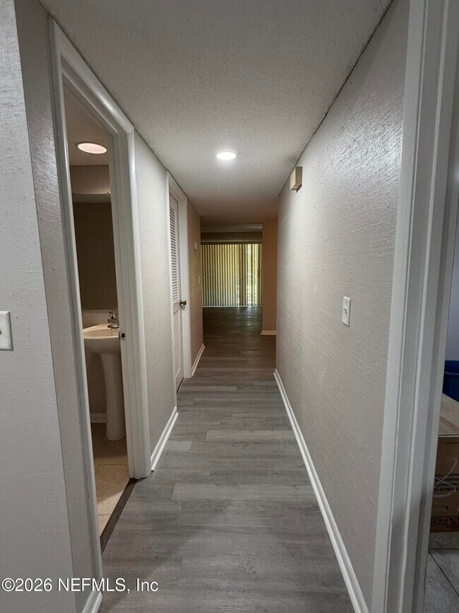 Building Photo - 396 Regency Wood Dr