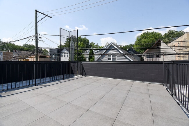 Building Photo - 3928 N Ashland Ave