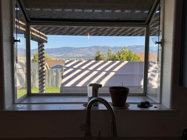 Building Photo - 1130 Shadow Mountain Dr