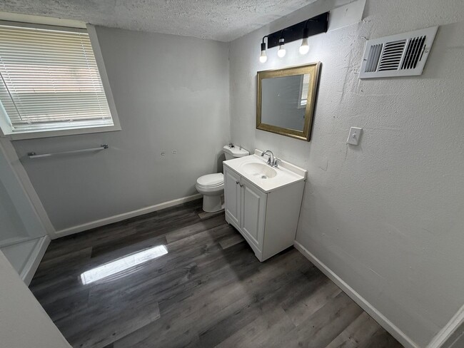 Building Photo - 4214 Hardesty Ave