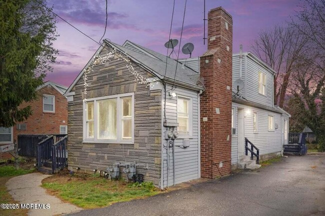 Primary Photo - 207 Oakwood Ave