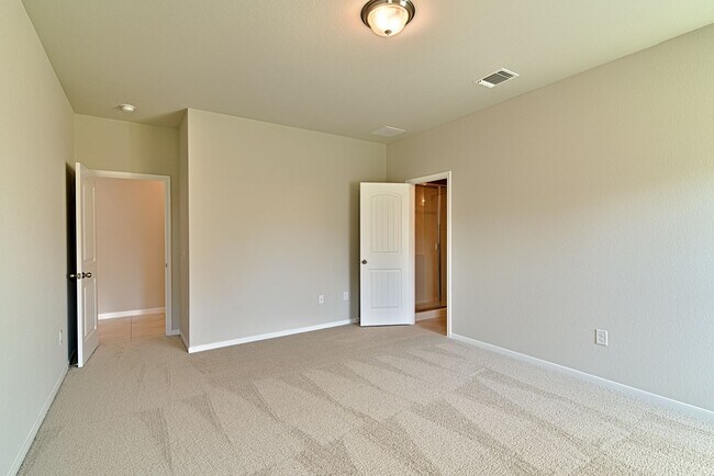 Building Photo - 6601 Loretta White Ln