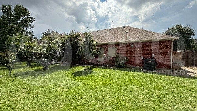 Building Photo - 9584 Park Garden Dr