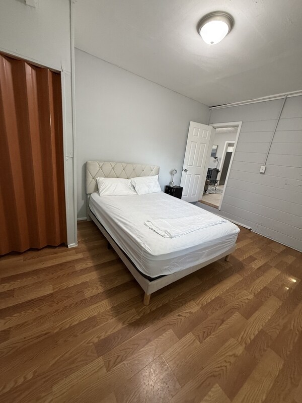 Building Photo - 5222 Lexington Ave