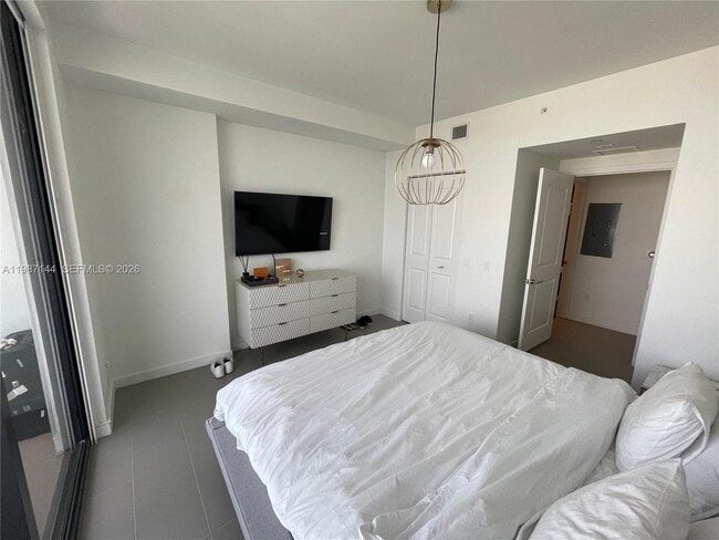 Building Photo - 1600 NE 1st Ave