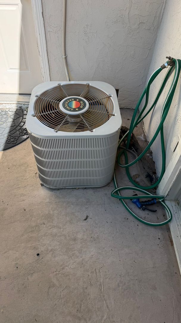 Building Photo - Clayton Townhouse 2 bedrooms 2 bathrooms 2 car garage