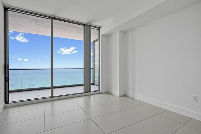 Building Photo - 153 N Seabreeze Blvd