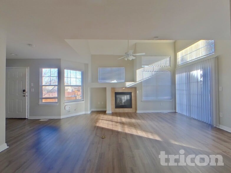 Building Photo - 13295 Holly St