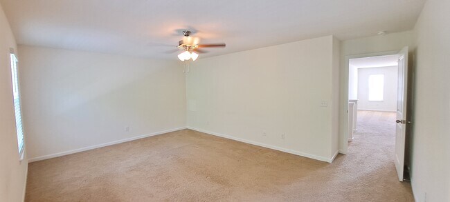 Building Photo - 1527 Sergeant Ln