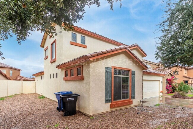 Building Photo - 2644 E Chester Dr