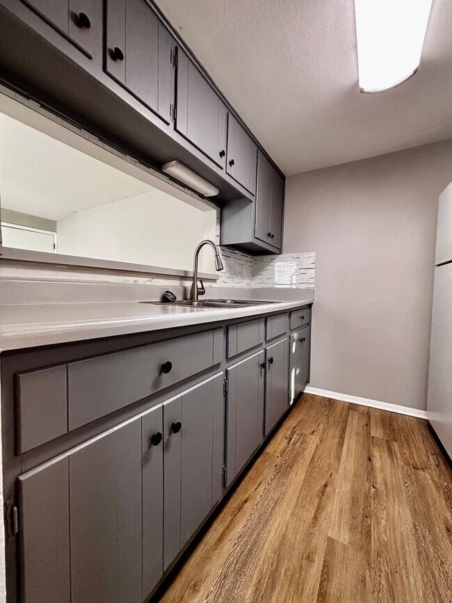 Building Photo - Spacious One Bedroom Located in Kettering ...