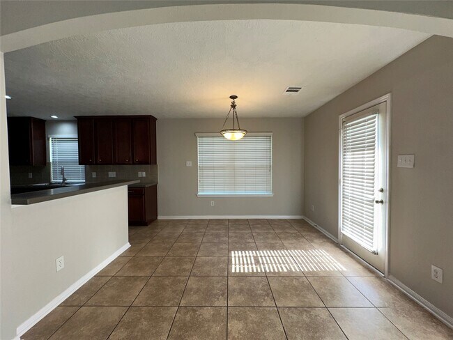 Building Photo - 3715 Humble Dr