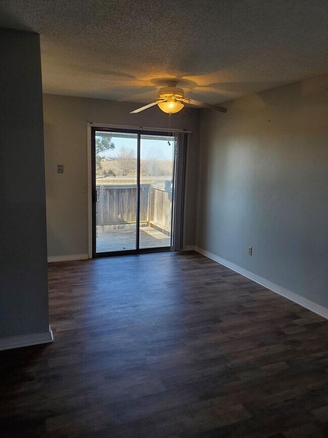 Building Photo - 1443 N Smith Ct