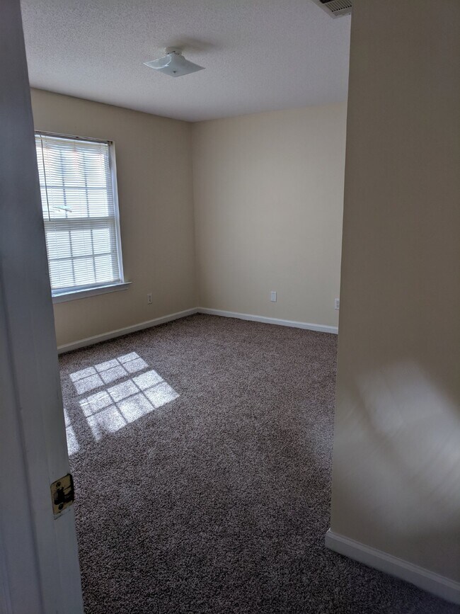 Building Photo - Apartment for Rent
