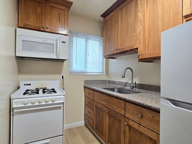 Building Photo - 623 Buckeye St