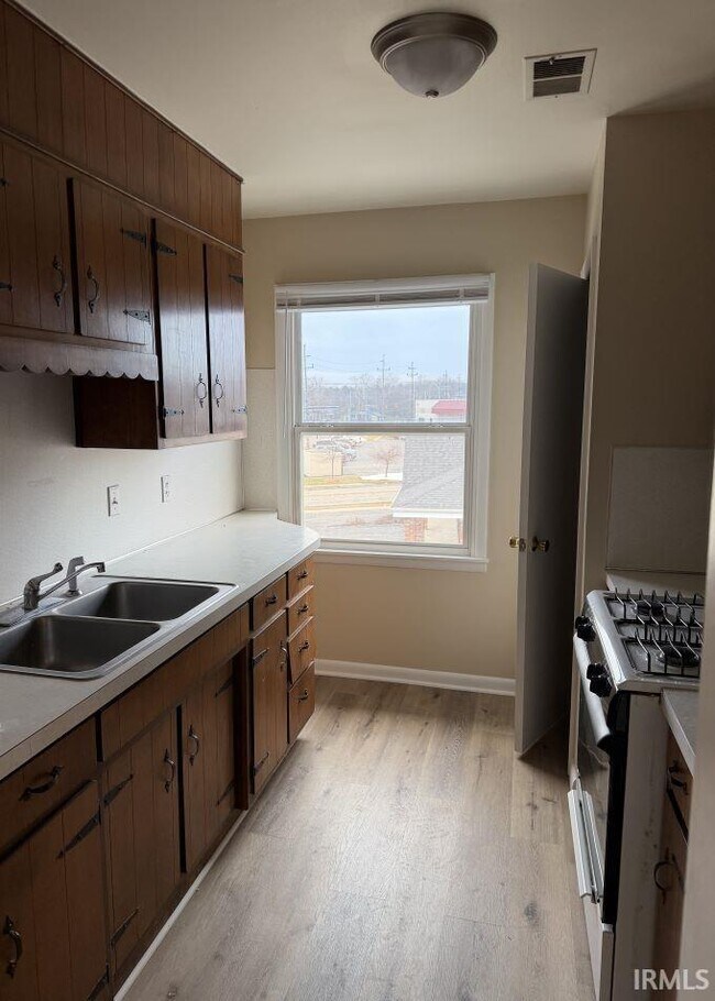 Building Photo - 223 E Winslow Rd