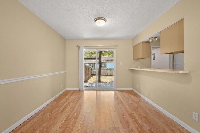 Building Photo - 807 Castle Ridge Rd