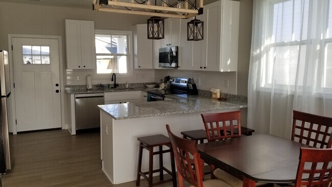 Building Photo - 13 Bigby St