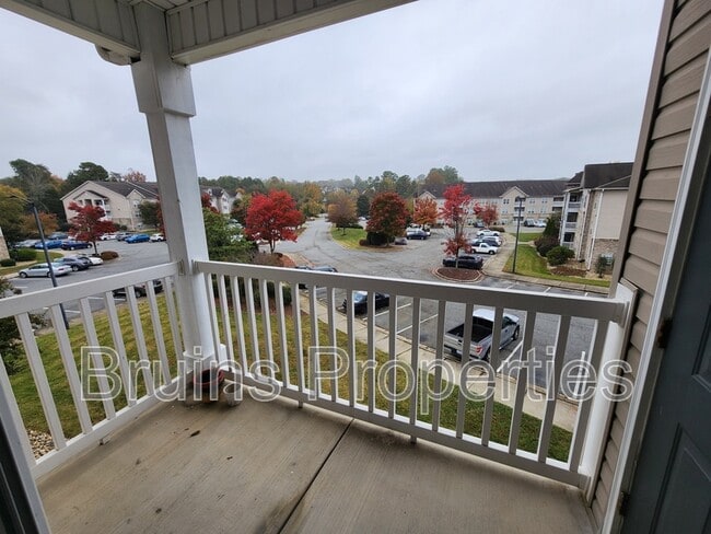 Building Photo - 7104 W Friendly Ave