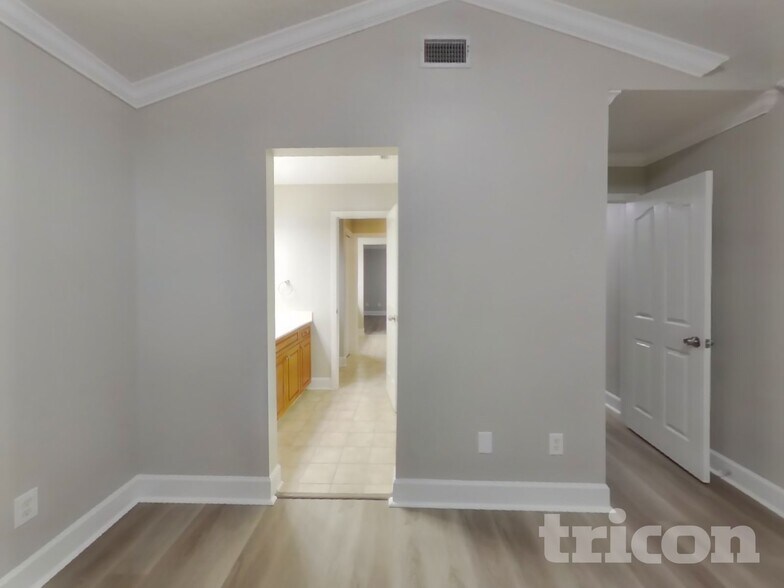 Building Photo - 1137 Hideaway Dr N