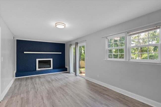 Building Photo - 175 Creekview Cir