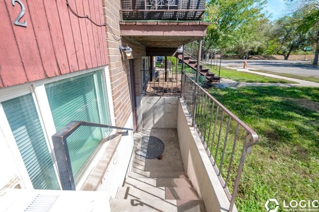 Building Photo - 1600 Ivy Cir