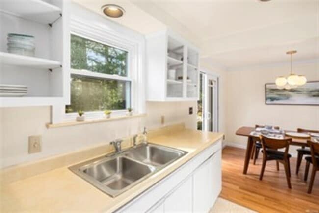 Building Photo - 3247 NE 97th St