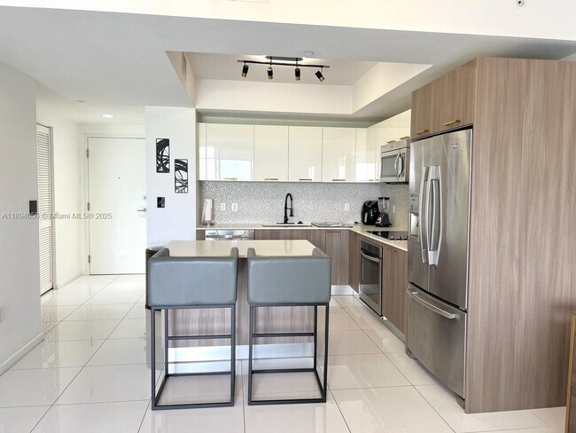 Building Photo - 5300 Paseo Blvd