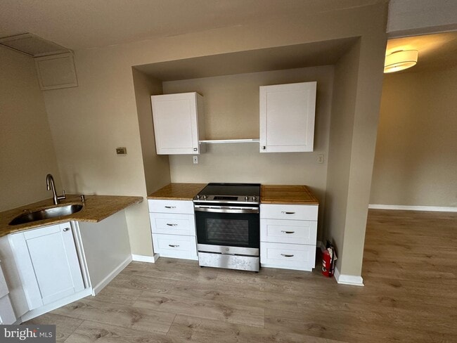 Building Photo - 1670 Chichester Avenue