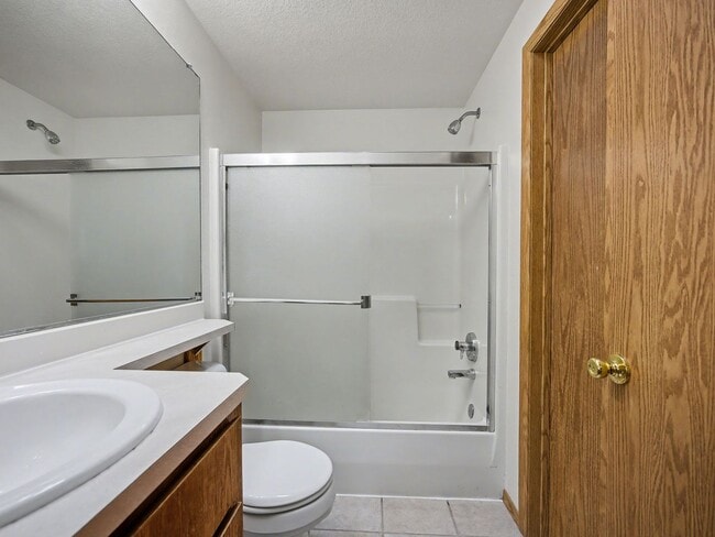 Building Photo - NAVAB02