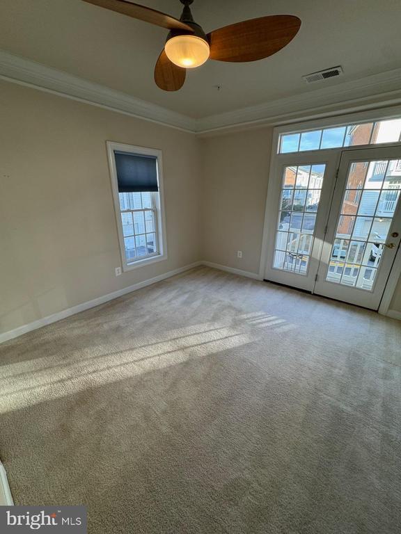 Building Photo - 9500 Hyde Pl