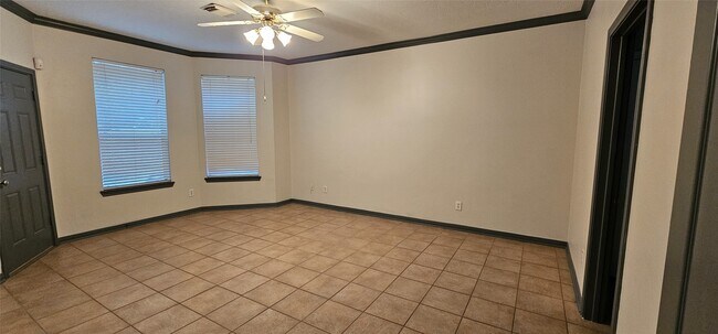 Building Photo - 18411 Autumn Park Dr