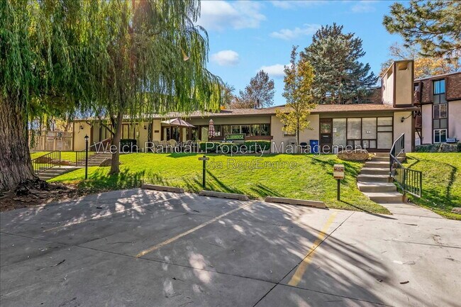 Building Photo - 5511 S Willow Ln
