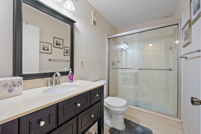 Building Photo - 707 Windermere Way