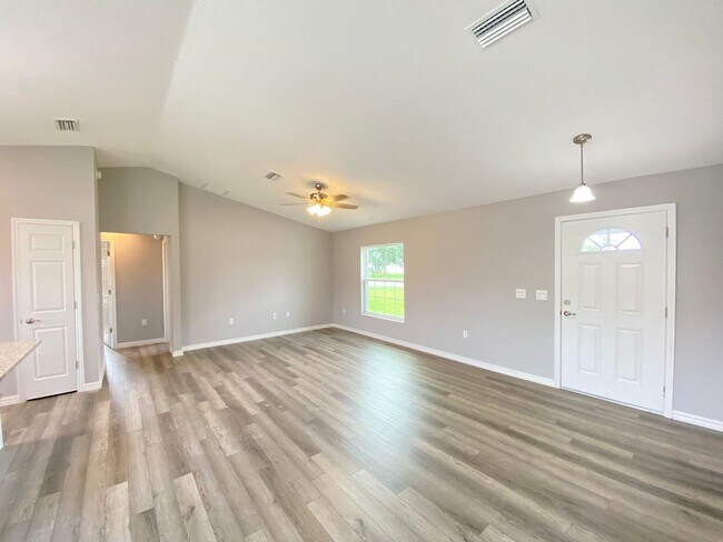 Building Photo - Desirable SW Ocala Neighborhood 3/2/2 **WON'T LAST**