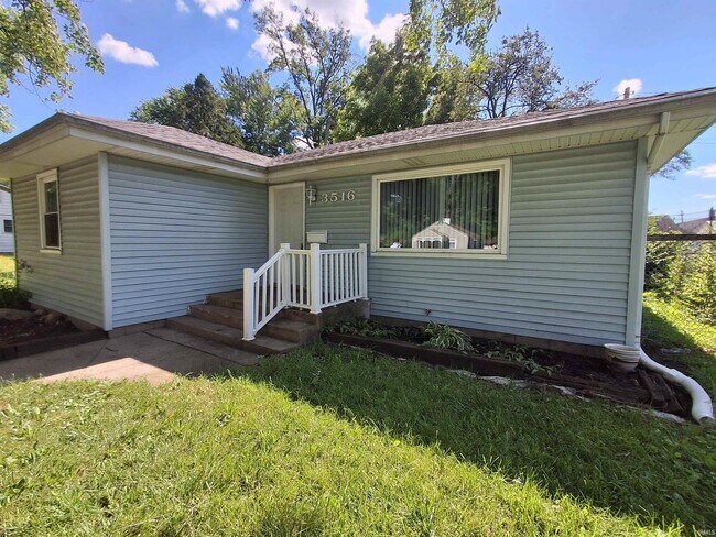 Building Photo - 3516 Central Dr