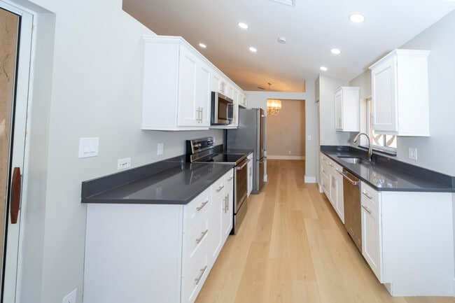 Building Photo - 6185 NW 77th Pl