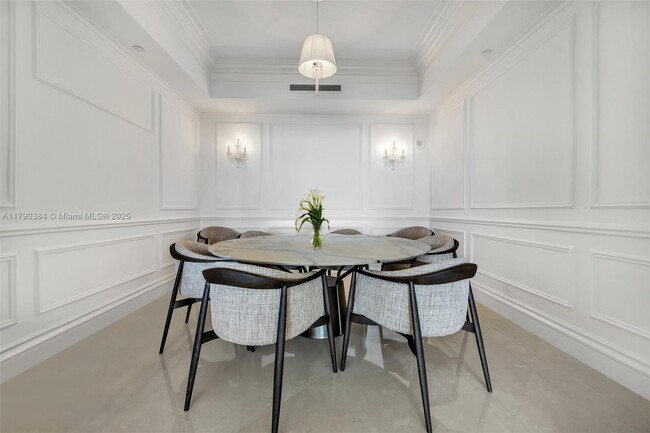 Building Photo - 7154 Fisher Island Dr