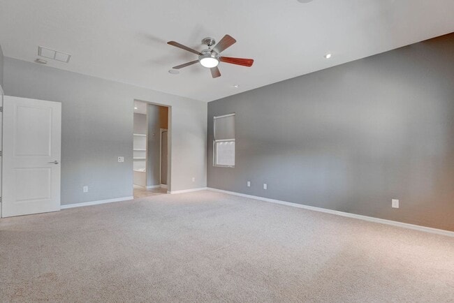 Building Photo - 2589 Chateau Clermont St