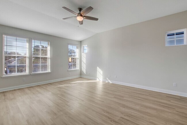 Building Photo - 408 S 8th St