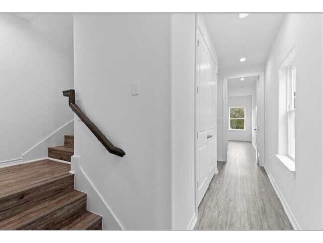 Building Photo - 3233 Real St