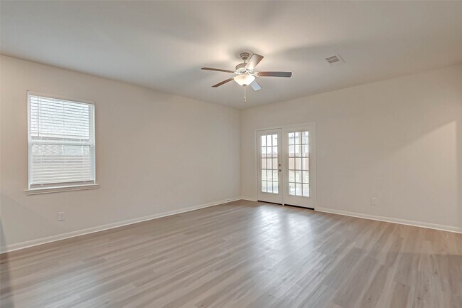 Building Photo - 305 Wayne County Dr