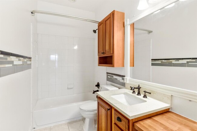 Building Photo - 135 Clematis Ct