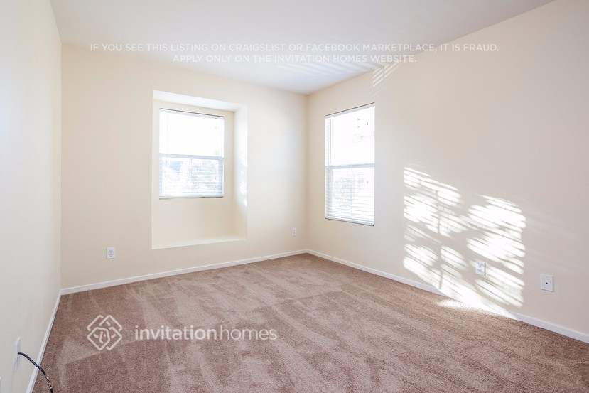 Building Photo - 3043 Roadrunner Dr