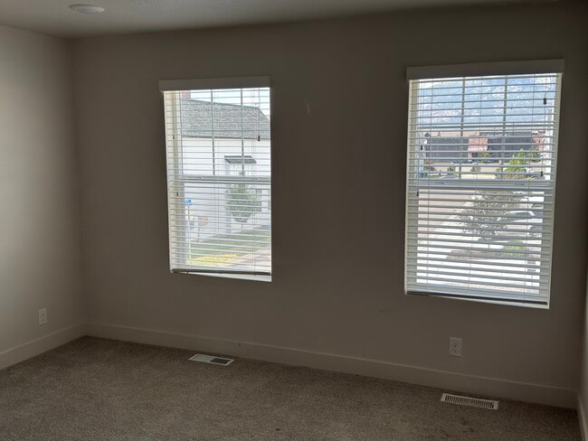 Building Photo - 4819 Summerfield Dr