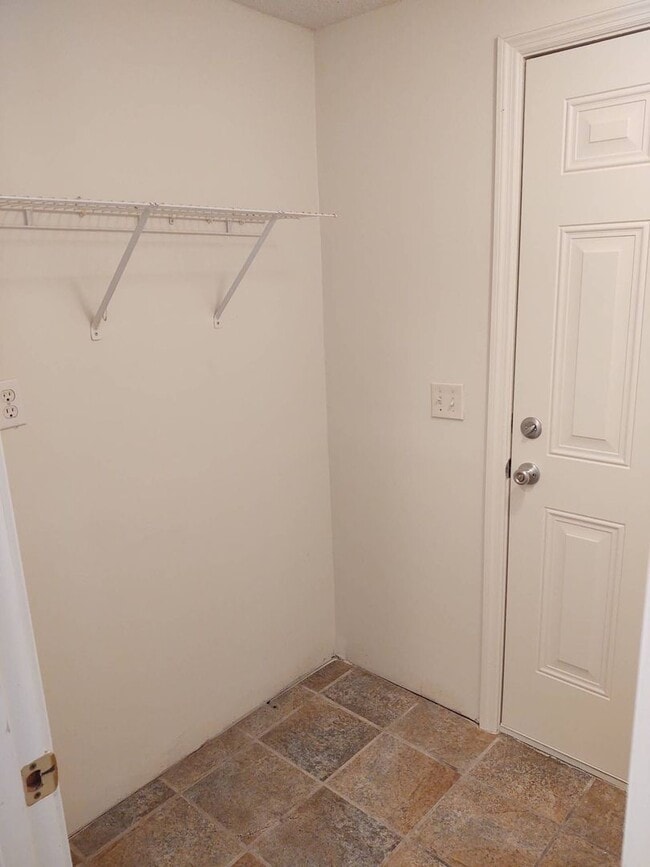 Building Photo - Available Now! 124 Littleton-Midway Park