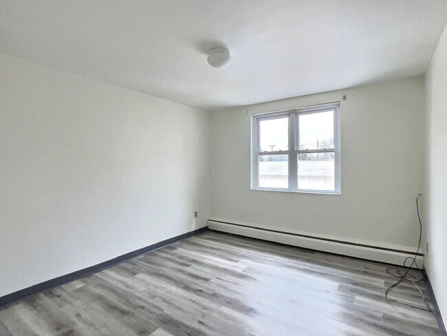 Building Photo - 828 Illinois