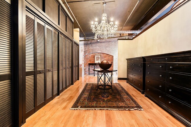 Building Photo - Spectacular, Furnished 3-Bedroom Loft