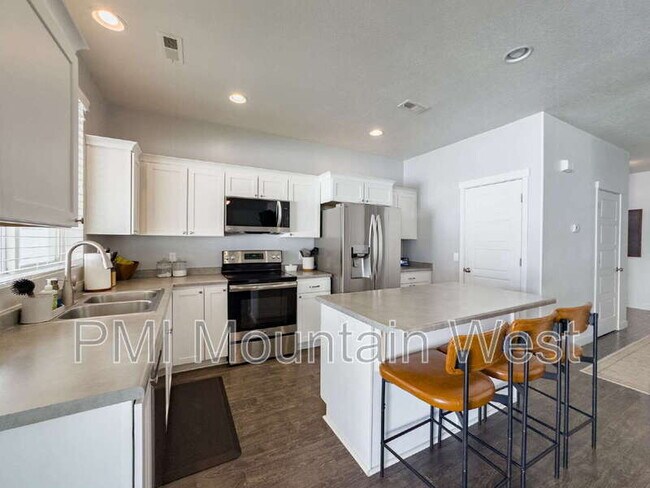 Building Photo - 3565 Water Lilly Ln
