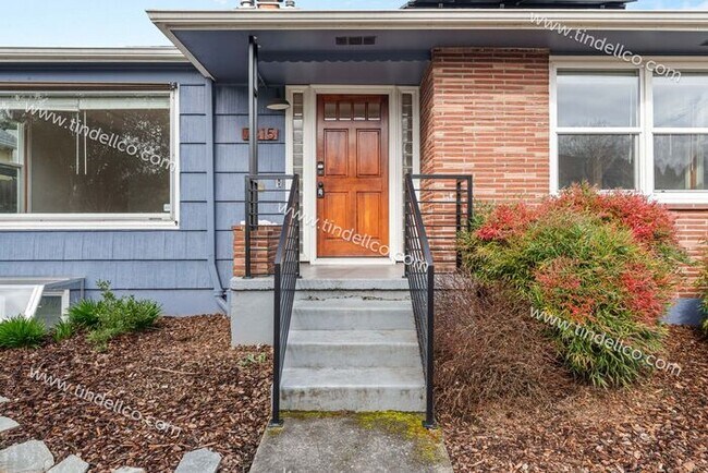 Building Photo - Charming 4-Bedroom Home in St. Johns with Finished Basement & Spacious Living Areas